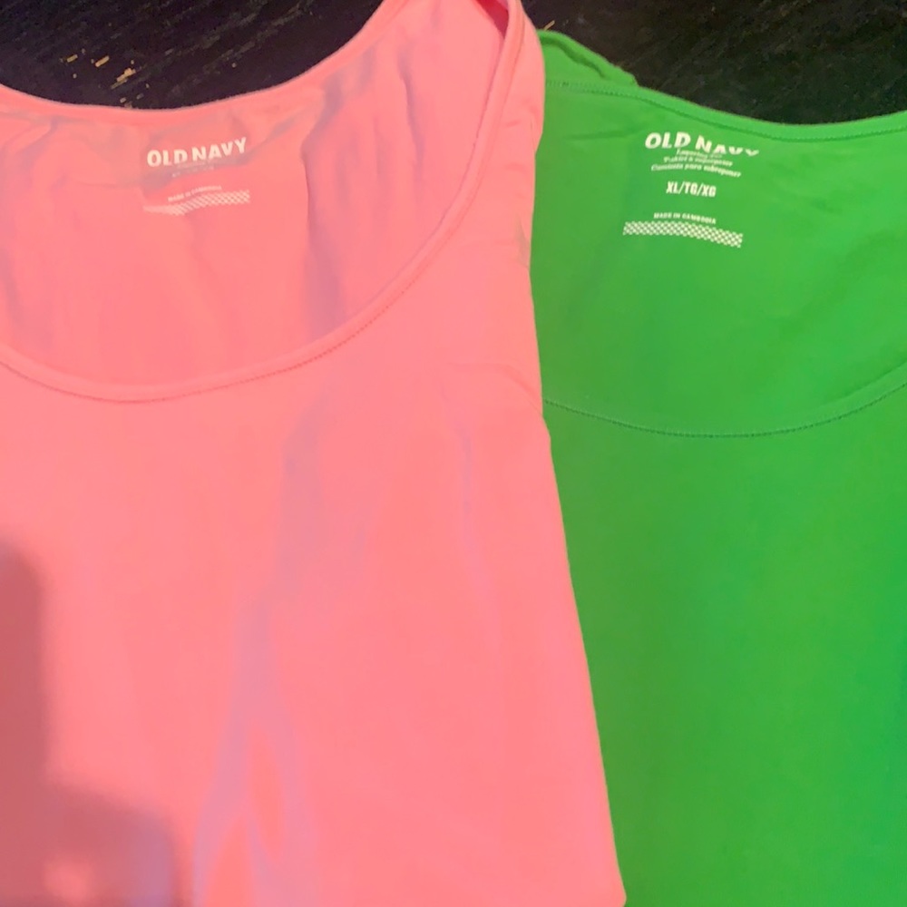 XL Old Navy t-shirts.